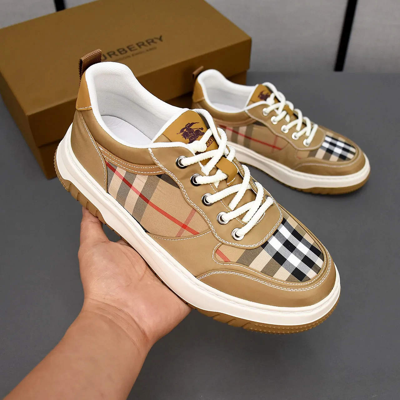PP400👟👟👟Burberry [Burberry] fashionable lace-up cloth shoes, the upper is made of breathable fabric, rubber foam sole, men's size 39-44.